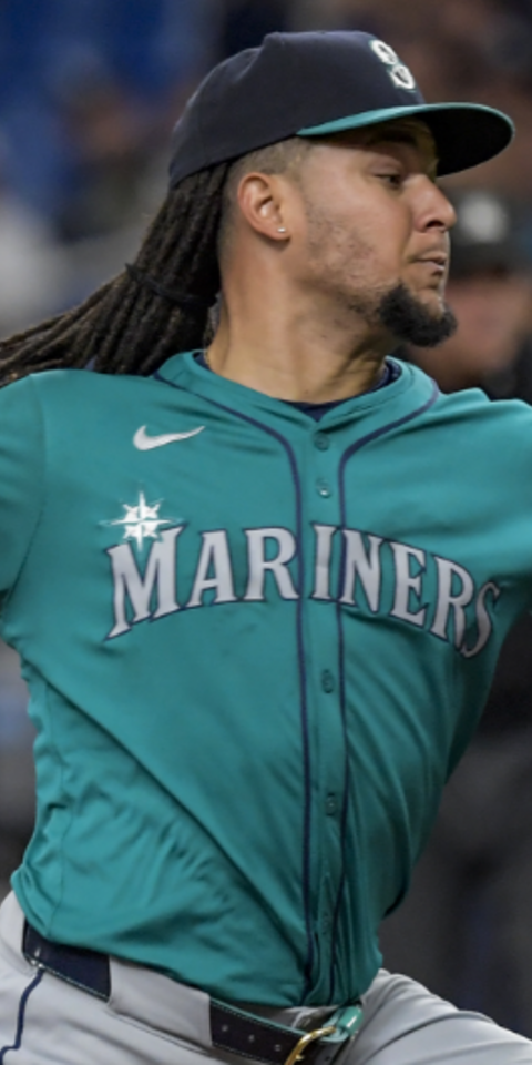 Luis Castillo's Mariners are favored in the Seattle vs Los Angeles Odds