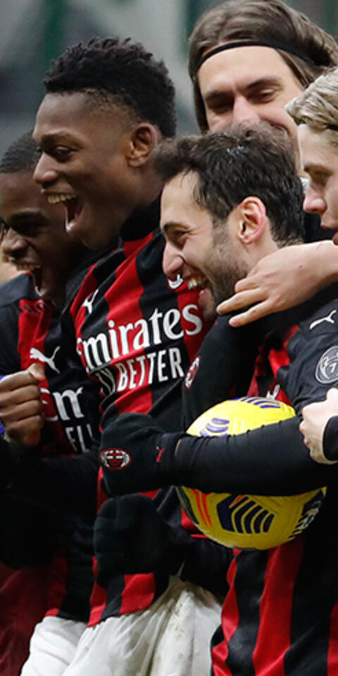 Los jugadores del Milan celebran un gol en un partido previo al próximo Inter Vs AC Milan de la Copa Italia.