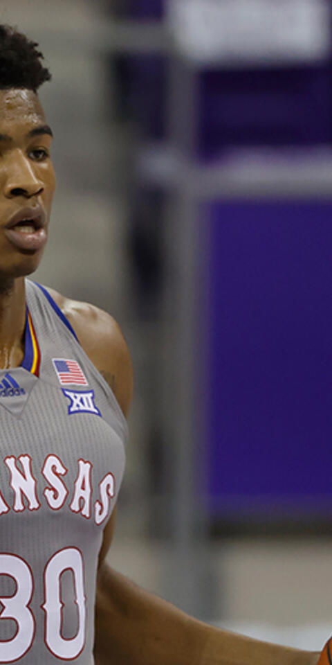 Kansas Jayhawks aim for fourth-straight win vs Tennessee Volunteers